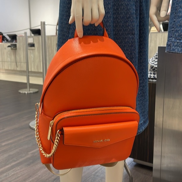 MICHAEL KORS
Maisie Medium Pebbled Leather 2-in-1 Backpack
Poppy
NWT - Picture 3 of 16